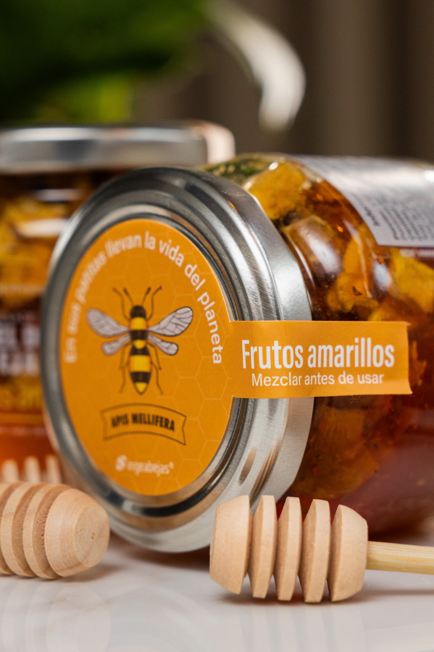 Miel de abejas con frutos amarillos2