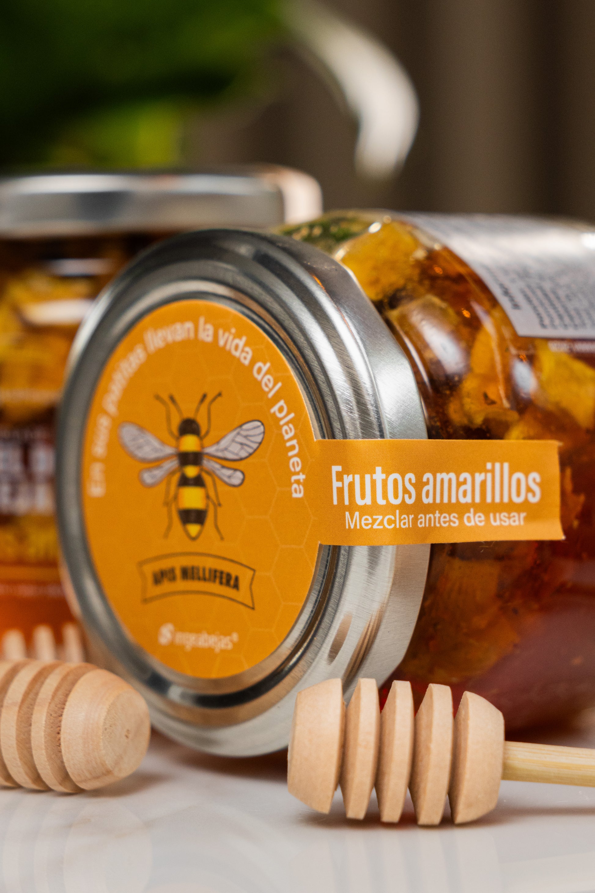 Miel de abejas con frutos amarillos2